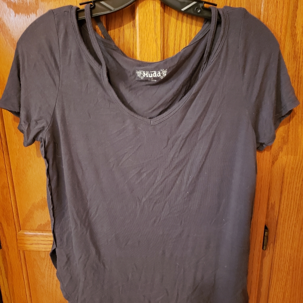 Mudd keyhole shoulders comfy top in dark gray size M